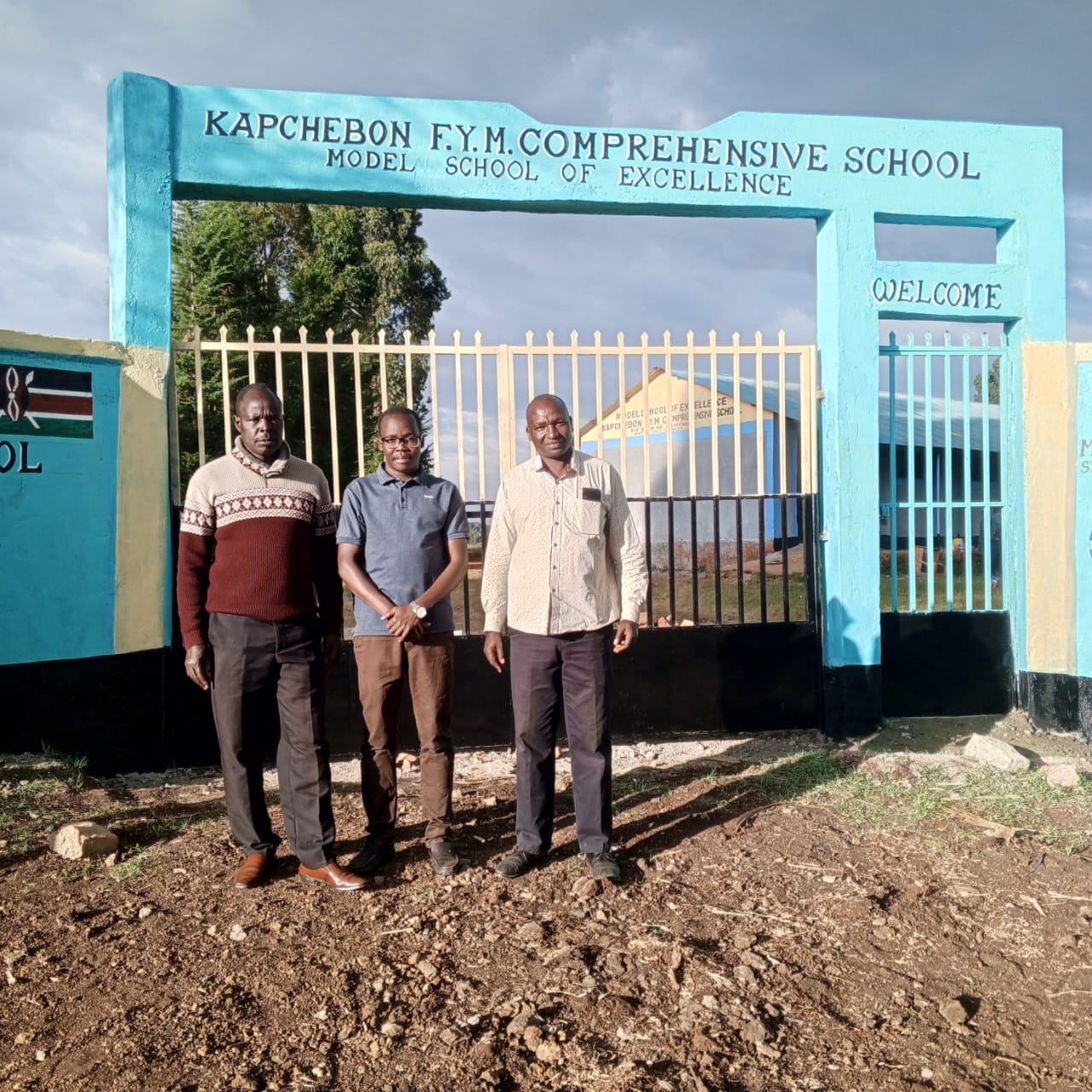 Alumni leadership at the new school gate